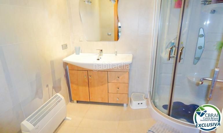 Foto 2444de0f-b339-4f12-a86f-6f85823d820d. Apartament amb aparcament a Creu de la Mà Figueres