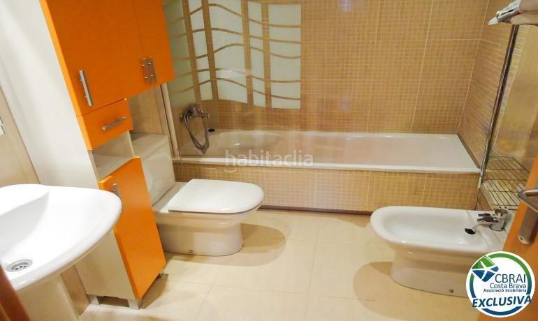 Foto afdd6231-f006-4754-a92f-c04e459dbab0. Apartament amb aparcament a Creu de la Mà Figueres