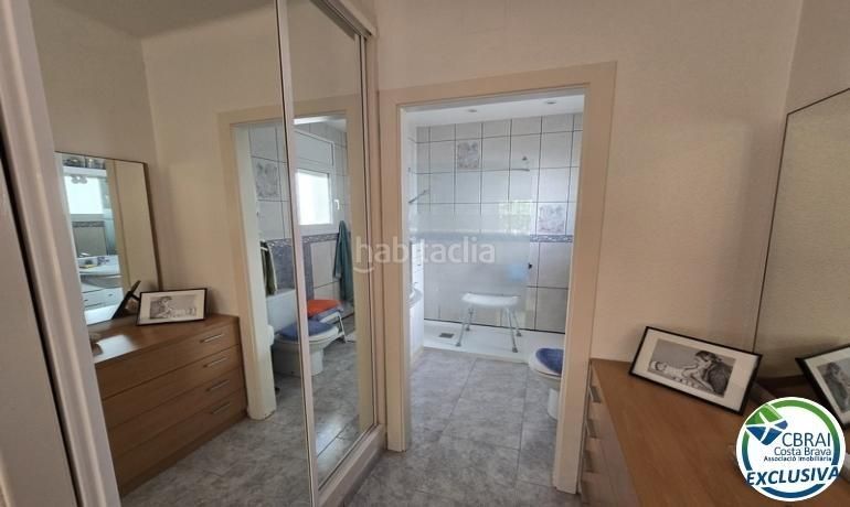Foto 0a1f05bd-7484-43e6-a199-d089c162ae99. Casa amb aparcament piscina a Peni Empuriabrava