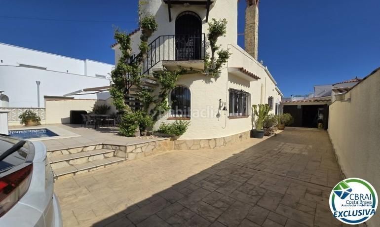 Foto b57e02e5-4d0a-44d8-90bb-ba9b31edbfba. Casa amb aparcament piscina a Peni Empuriabrava