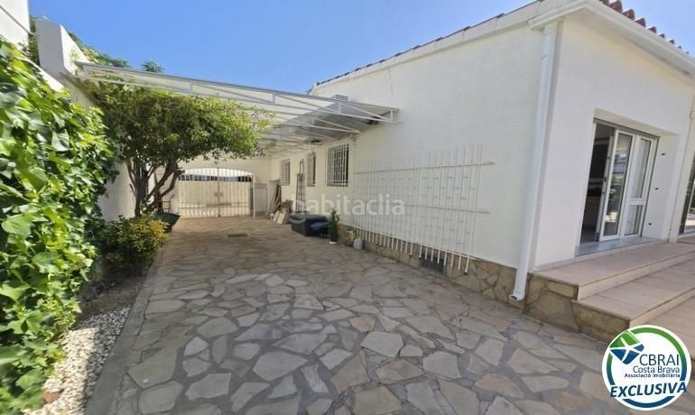 Foto 24324041-3aef-47a3-8313-62ac6e4a4991. Casa amb calefacció aparcament piscina a Carlit - Montseny Empuriabrava