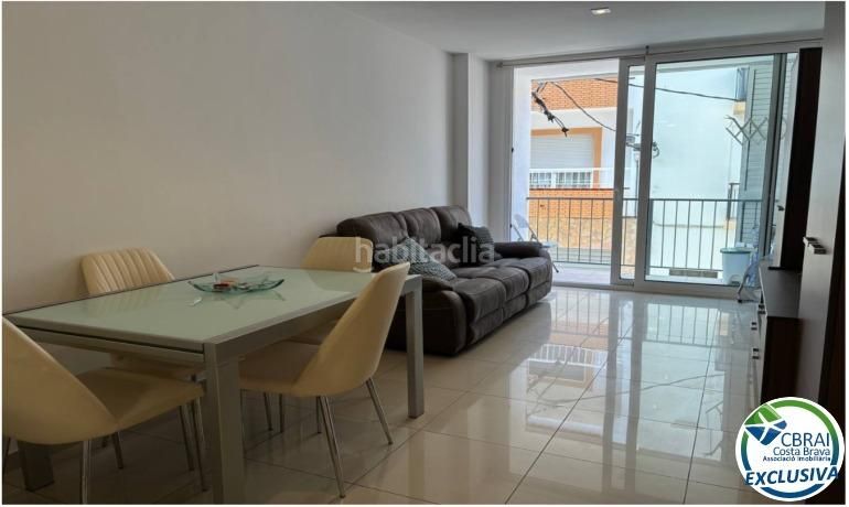 Foto 17d14c1b-7544-41df-b18a-09c315896884. Apartament amb calefacció a Centre Roses