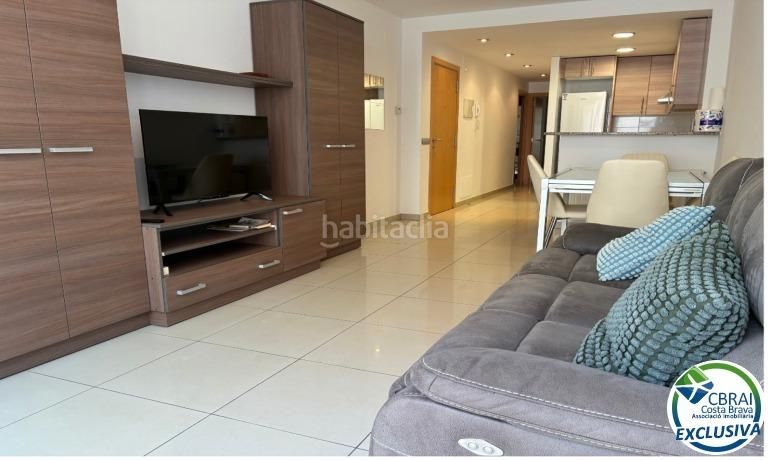 Foto 1ba74225-3806-49ce-aa92-21eea1d06e13. Apartament amb calefacció a Centre Roses