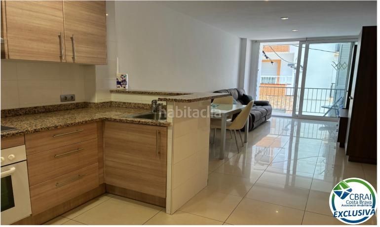 Foto 1d345632-193c-4518-b8ff-0a4ec8137422. Apartament amb calefacció a Centre Roses