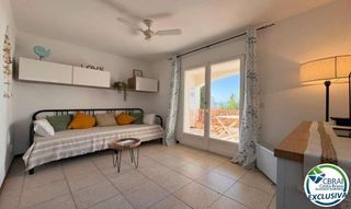Piccolo appartamento in Calle de la pujada del puig rom 164. Encantador estudio con licencia turística, terraza y vistas a la