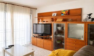 Appartement à Calle de tirso de molina 30. Gran piso en el centro de roses con ascensor.
