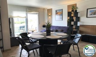 Apartament a De la platja 105. Apartamento de 3 habitaciones con piscina y aparcamiento privado