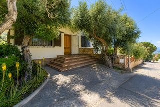 Piccolo appartamento  Calle de navarra. Villa con vistas al mar, piscina y casa de invitados en mas fuma