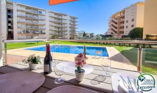 Apartment  Calle del cap blanc. Apartamento moderno en planta baja con terraza y piscina en sant