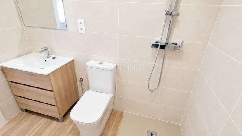 Foto bd7469ff-081b-45ad-8bb2-63d3989399b0. Apartament a Centre Roses