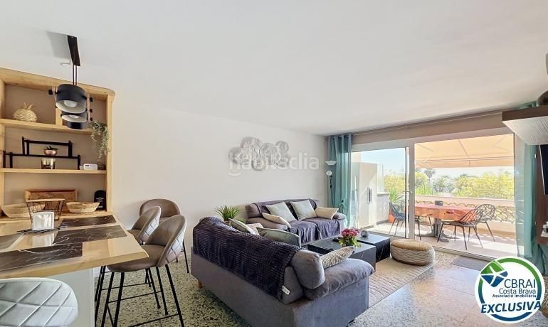 Foto 2024b2ae-52b3-4340-8334-ddcb4c356105. Apartamento  reformado con terraza a 150 m de la playa en Empuriabrava