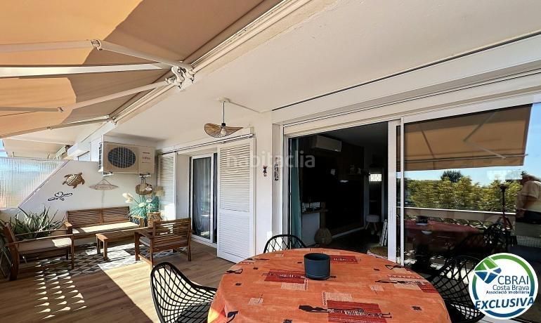 Foto 6d34251f-7e6b-4390-84bf-b6a87c0bb06c. Apartamento  reformado con terraza a 150 m de la playa en Empuriabrava