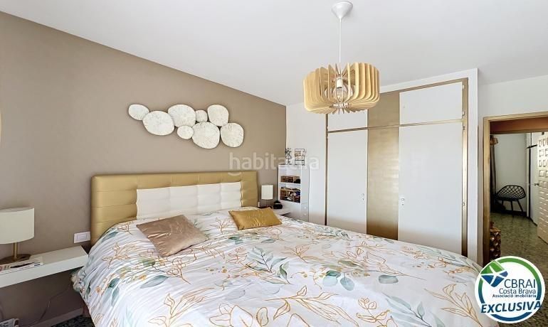 Foto dfe7f08d-94d3-4552-8a43-2d5cb9c3bf76. Apartamento  reformado con terraza a 150 m de la playa en Empuriabrava
