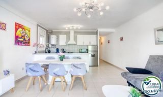 Apartament  Calle del cant dels ocells. Apartamento con amplia terraza y vistas al mar en puig rom, rose