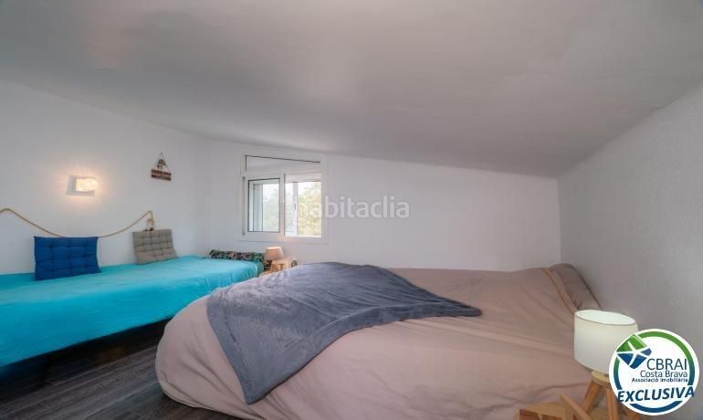 Foto 2a785118-711b-4eb9-bc17-e4eb0252b502. Casa amb aparcament piscina a Cap Ras - Creus - Falconera Empuriabrava