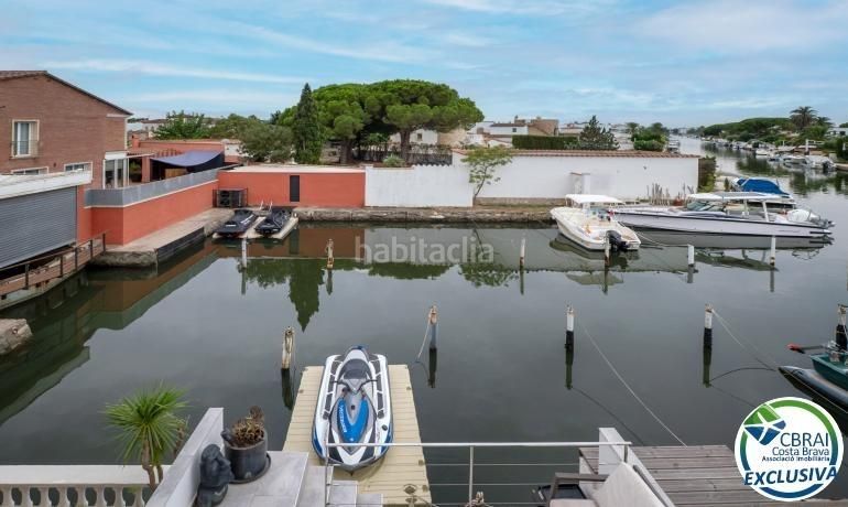 Foto 3b29a297-ee55-43be-ac24-ec601c6dc012. Casa amb aparcament piscina a Cap Ras - Creus - Falconera Empuriabrava