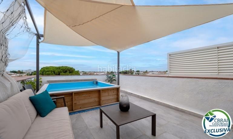 Foto 7272d102-be05-48ca-b05e-ffd6fc12bafc. Casa amb aparcament piscina a Cap Ras - Creus - Falconera Empuriabrava