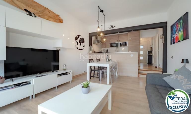 Foto b473a6a6-96f5-4855-b481-ba5d761cc453. Casa amb aparcament piscina a Cap Ras - Creus - Falconera Empuriabrava
