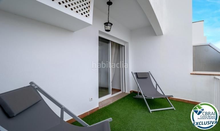 Foto ecab35e2-f522-461a-8d08-d07c39533f16. Casa amb aparcament piscina a Cap Ras - Creus - Falconera Empuriabrava