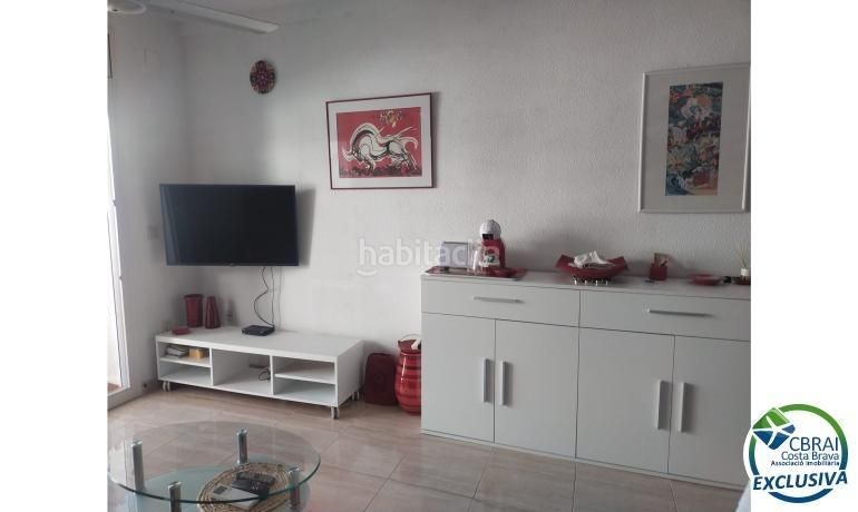 Foto 792dbed2-d92d-49ba-a5fd-cc4eb3b1fd83. Apartment with pool in Sant Maurici Empuriabrava