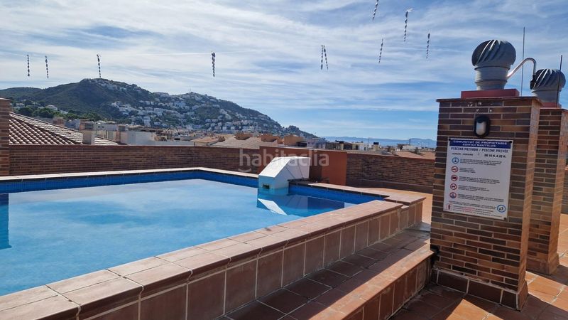 Foto cf4ae66a-0efa-4f9f-afce-2a2848213845. Àtic amb calefacció aparcament piscina a Centre Roses