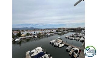 Appartement  Sector port empordà. Bonito y moderno piso con vistas al canal y amarre de 2,5 x 5 m