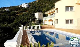 Masia a Nord. Magnifica villa con piscina en mas fumats