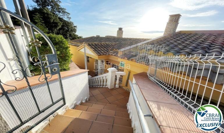 Foto d21492cf-6a07-4294-9c37-cb00c7f6c128. Masia amb calefacció piscina a Nord Roses