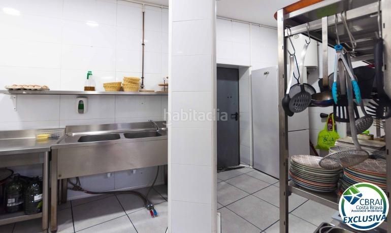 Foto 42336c6a-75ed-44c6-b068-bf449ab398d8. Local comercial a Centre Roses