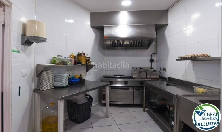 Foto 8b8f341f-504a-4368-8b50-0cc44b729fd6. Local comercial a Centre Roses