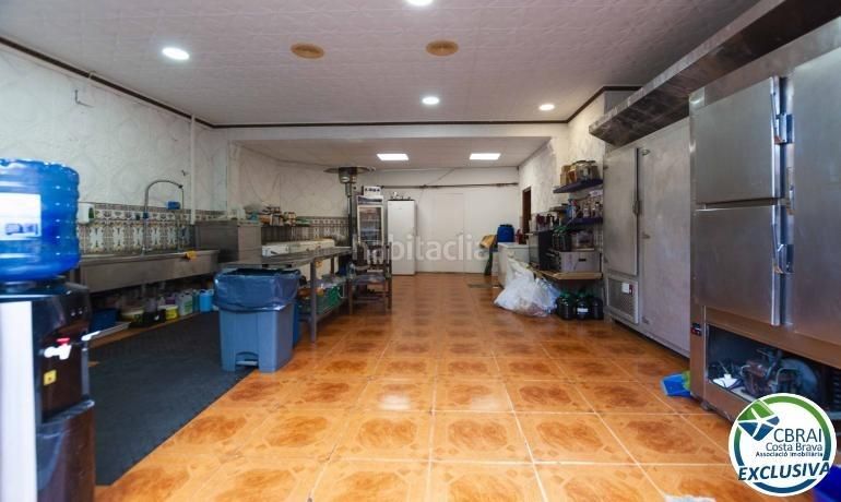 Foto a4470baa-bf1b-4d6b-81b3-decc78b67f13. Local comercial a Centre Roses