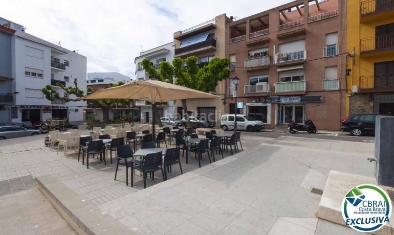 Foto a8ba55cb-7af8-4d12-aae8-aee87b874730. Local comercial a Centre Roses