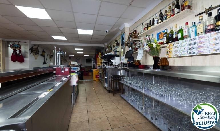 Foto cacd0c2a-c679-4976-a9b8-11fa995b3486. Local comercial a Centre Roses