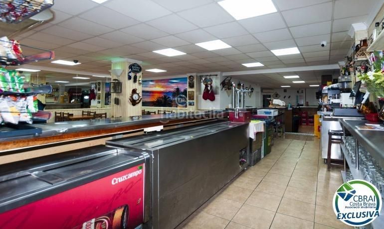 Foto d1493175-f1b1-4cf1-8b7c-2512908e8dfe. Local comercial a Centre Roses