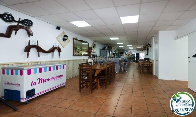 Foto dee6b637-e88a-48f8-ae34-2ab8adcb9172. Local comercial a Centre Roses