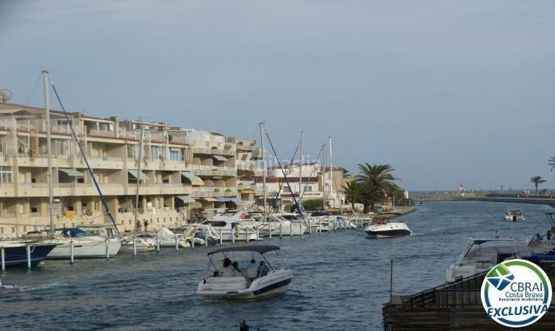 Foto b640725f-d46d-4af2-beaf-769e03c808c3. Casa  de pescador con garage y amarre para velero 11.5x5 en Empuriabrava