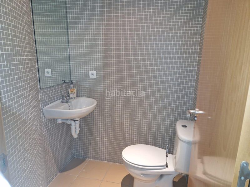Foto 70f6732b-1301-4d5d-866d-410b72c59c0b. Location bureau dans Centre Roses