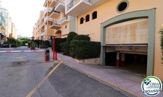 Aparcament cotxe a Muga - Gran Reserva - Badia. Plaza de aparcamiento en gran reserva en semisótano del edificio