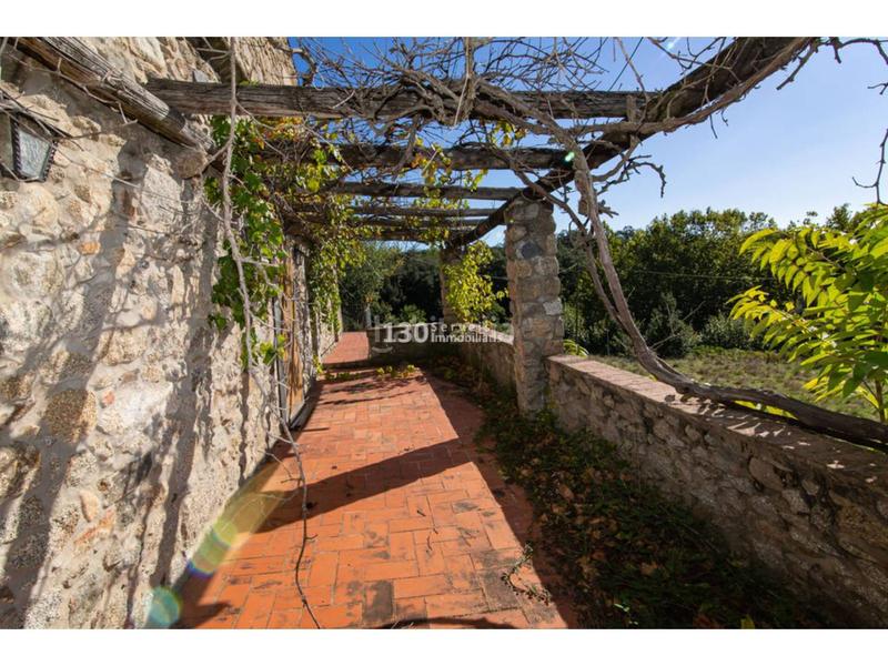 Foto e41c6472-e03f-40e7-a074-57ab989f0659. Masia a Maçanet de Cabrenys