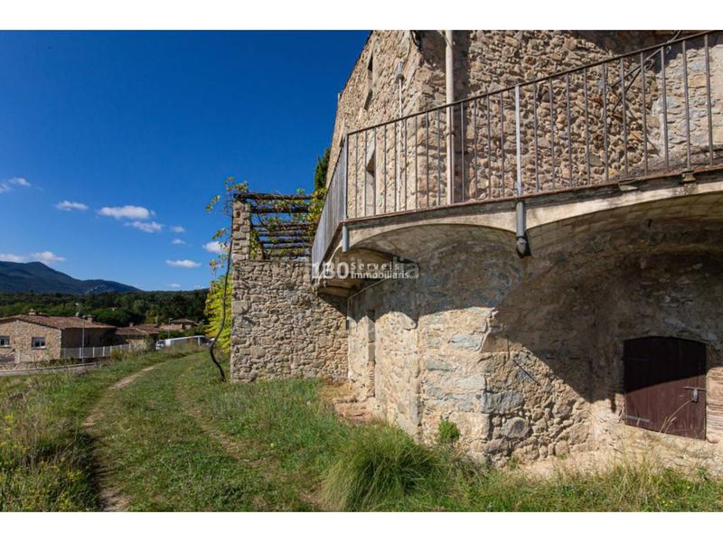 Foto e8fdf0bc-06be-4ad1-90f6-ec4a43c7746f. Masia a Maçanet de Cabrenys