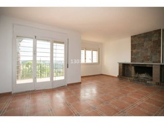 Casa  Calle campanya. Ocupado oportunidad de inversión