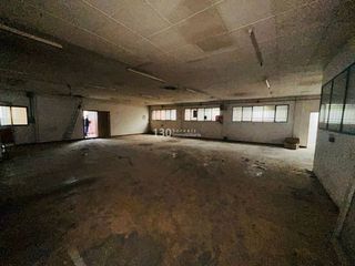 Industrial building  Calle lloriana. Venta de nave comercial en torelló