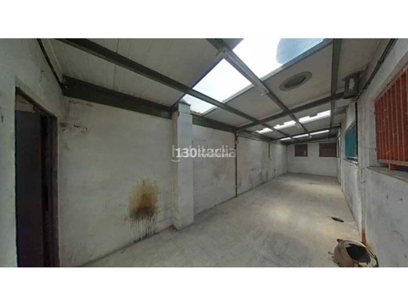 Foto 6593bd6b-f923-4720-95d2-f6fd38c71bce. Nau industrial a Torelló