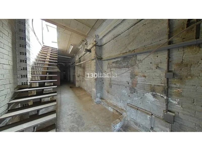 Foto fa61a2c1-c668-4d14-aba5-f41db00538e3. Nau industrial a Torelló