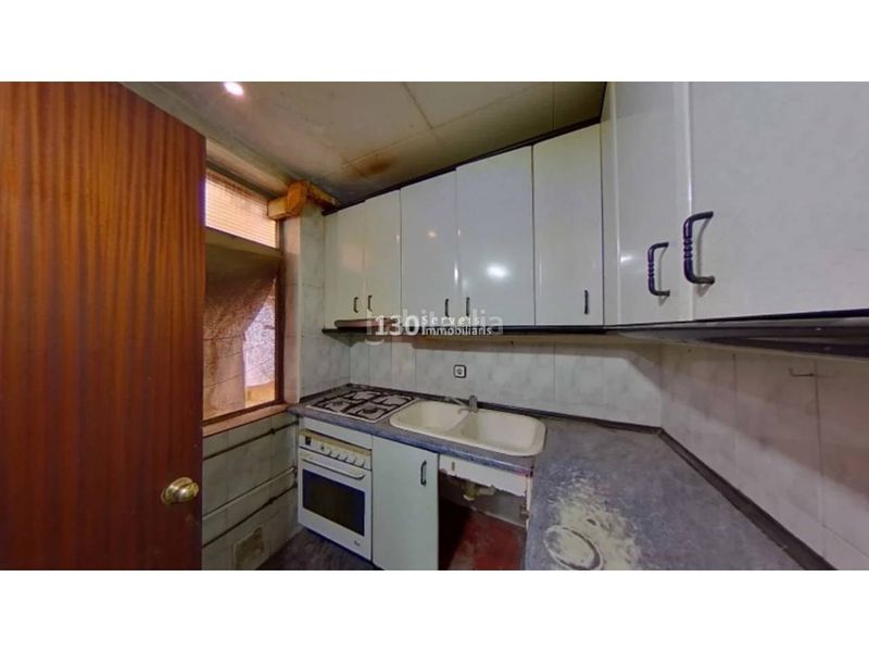 Foto 1ae1ae04-1c56-4f59-8527-7e810b78d97b. Pis a Raval Barcelona