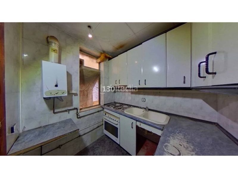 Foto 29996065-f9d6-4034-a2c6-02a413cc33f3. Pis a Raval Barcelona