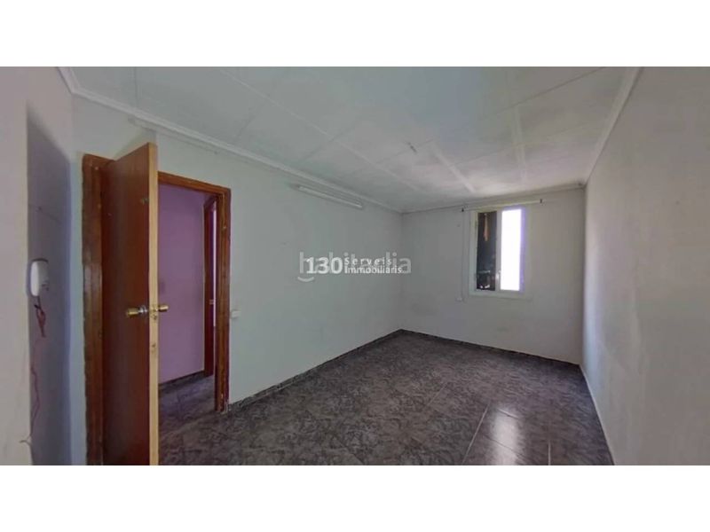 Foto 8b8691bb-3776-4c17-b217-48ae8fe84eb0. Pis a Raval Barcelona