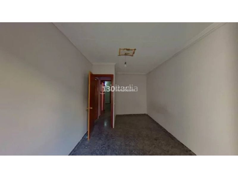 Foto b527e465-0ac6-468a-93bd-b37ce5e9f0f5. Pis a Raval Barcelona