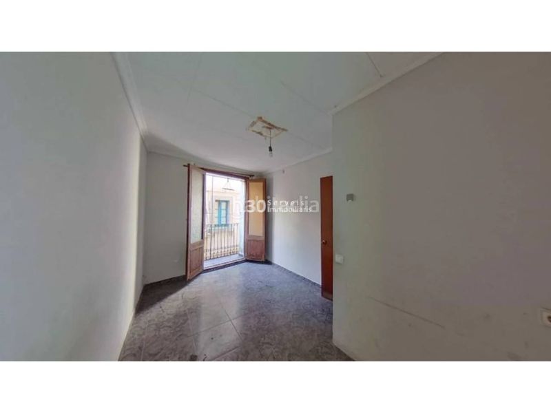 Foto e8fcf4af-db34-4c43-a3aa-0ed5f3885d4a. Pis a Raval Barcelona