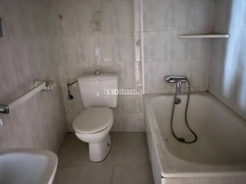 Foto e9b9bc81-a03f-454c-ba51-98e367ceb106. Pis a Raval Barcelona